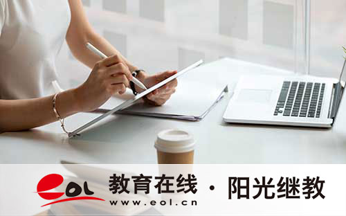 成人高考报名时要选择学校吗？