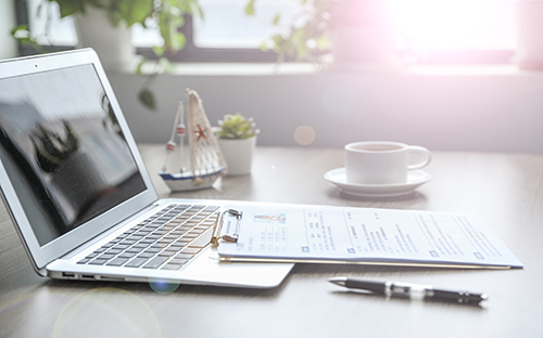 成人高考的试卷用什么笔答题？