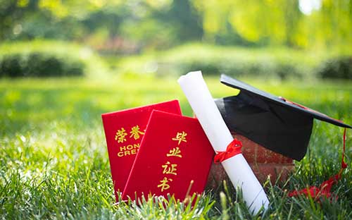 ​怎么选主考院校助学班？