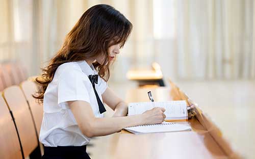 如何参加自考本科学历证书？