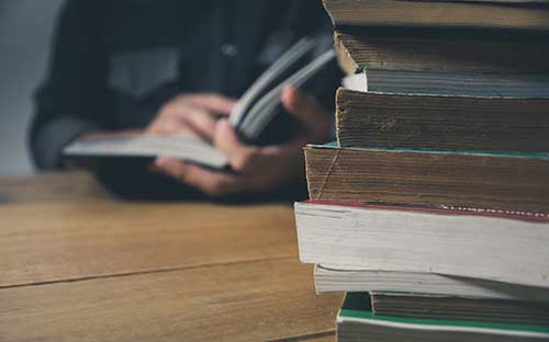 自学考试的出题是按什么标准来定的？