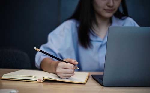 成人高考报名要满足哪些要求？有什么优势？