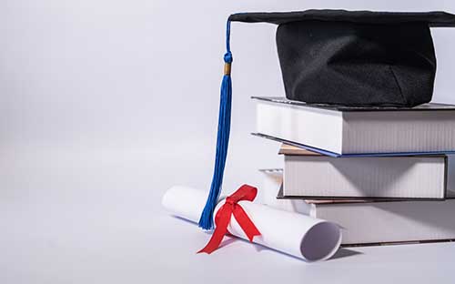 云南省成人高考报名费多少钱？考哪几门？